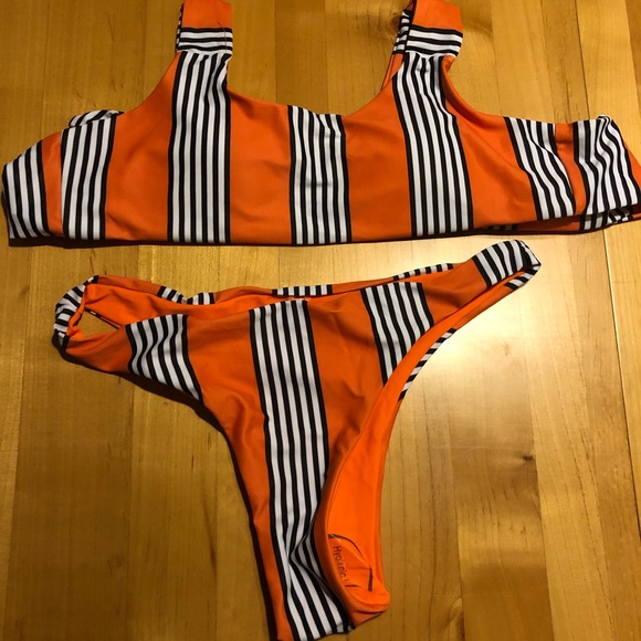 Bikini - Picture 3 of 3